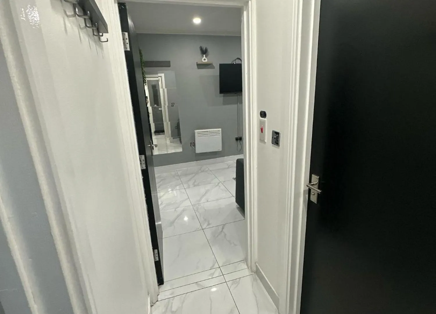 2 Bedroom Flat With Hot Tub Cardiff 0*,